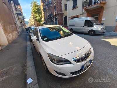 Usata Opel Astra 170 CV (125 kW) 2010 Bianco Berlina
