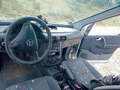 Usata Mercedes Vaneo 91 CV (66 kW) 2003 Argento Monovolume