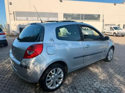 Usata Renault Clio II LE 101 CV (74 kW) 2008 Grigio Berlina