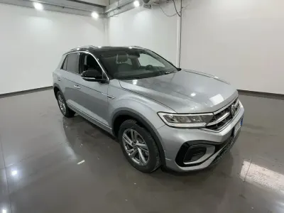 Usata VW T-Roc R-line 150 CV (110 kW) 2023 Argento SUV
