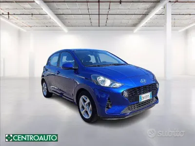 Usata Hyundai i10 67 CV (49 kW) 2023 Blu micalizzato Utilitaria