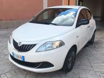 Usata Lancia Ypsilon S 95 CV (69 kW) 2013 Bianco Utilitaria