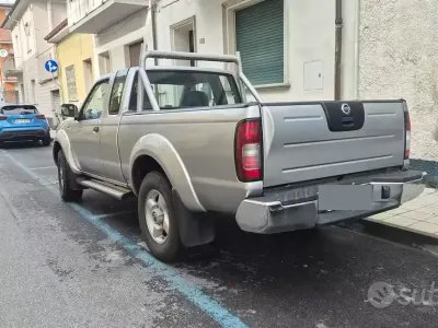 Begagnad Nissan Navara 133 HK (97 kW) 2009 Grå Pickup