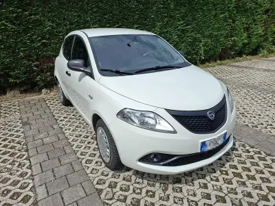 Usata Lancia Ypsilon 69 CV (50 kW) 2018 Bianco Utilitaria