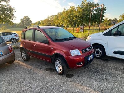 Usata Fiat Panda 4x4 Climbing 74 CV (54 kW) 2004 Rosso Utilitaria