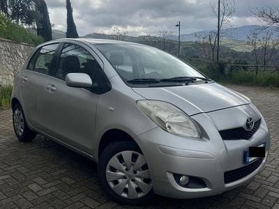 Usata Toyota Yaris 90 CV (66 kW) 2009 Grigio Utilitaria