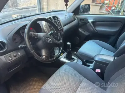 Usata Toyota RAV4 116 CV (85 kW) 2006 Grigio SUV