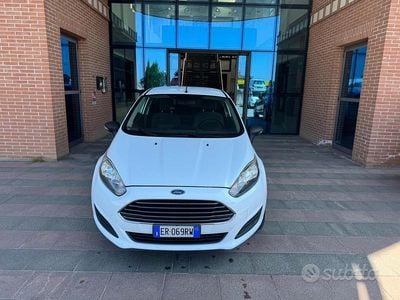 Usata Ford Fiesta 75 CV (55 kW) 2013 Bianco Furgone