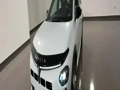 Nuova Lancia Ypsilon 100 CV (73 kW) 2025 167  bianco quarzo Utilitaria