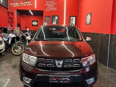 Usata Dacia Sandero Stepway 90 CV (66 kW) 2017 Viola Berlina