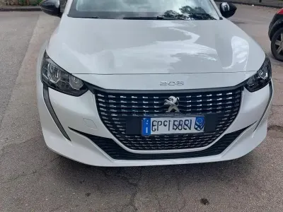 Usata Peugeot 208 75 CV (55 kW) 2023 Bianco Utilitaria