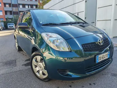 Usata Toyota Yaris 69 CV (50 kW) 2006 Beige Berlina