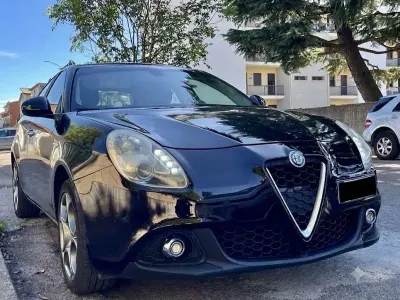 Usata Alfa Romeo Giulietta Distinctive 140 CV (102 kW) 2012 Nero Utilitaria