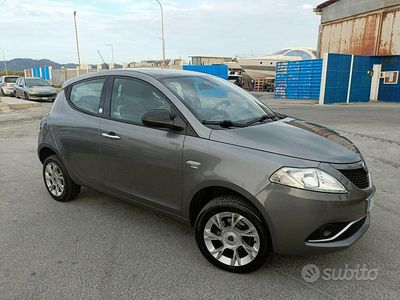 Usata Lancia Ypsilon Gold 80 CV (58 kW) 2017 Grigio Utilitaria