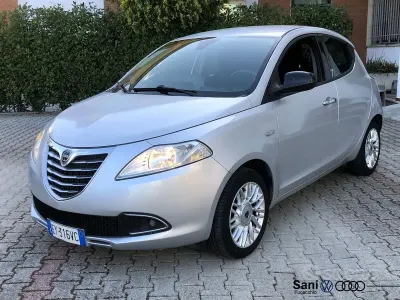 Usata Lancia Ypsilon Gold 69 CV (50 kW) 2015 Grigio Utilitaria