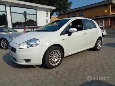 Usata Fiat Grande Punto Dynamic 75 CV (55 kW) 2008 Bianco Utilitaria