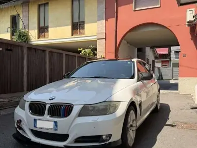 Usata BMW 318 Efficient Dynamics 143 CV (105 kW) 2011 Bianco Berlina