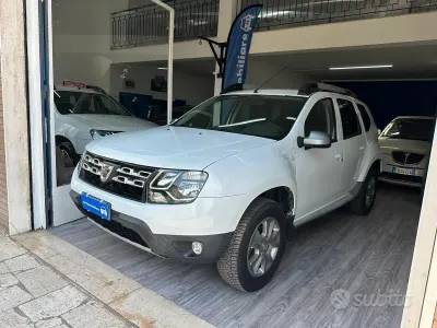 Usata Dacia Duster Lauréate 105 CV (77 kW) 2015 Bianco SUV