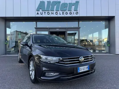 Usata VW Passat Business 122 CV (89 kW) 2022 Manganese grey met Station wagon