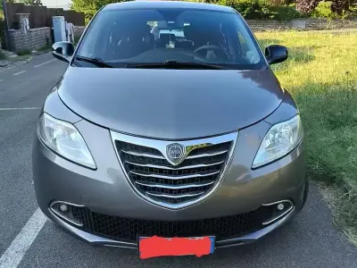 Usata Lancia Ypsilon 90 CV (66 kW) 2014 Utilitaria