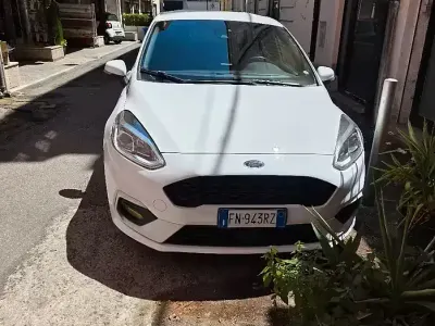 Usata Ford Fiesta 86 CV (63 kW) 2018 Bianco Utilitaria