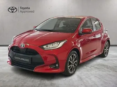 Usata Toyota Yaris Trend 91 CV (66 kW) 2022 Emotional red pearl Utilitaria
