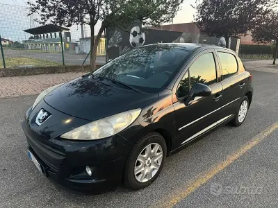 Usata Peugeot 207 Active 73 CV (53 kW) 2011 Nero Utilitaria