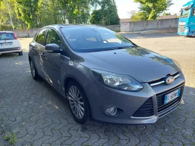 Käytetty Ford Focus S 125 HP (91 kW) 2012 Harmaa Sedan