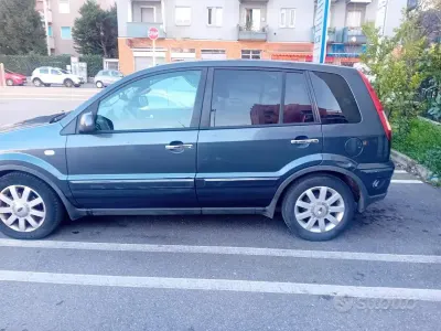 Usata Ford Fusion 80 CV (58 kW) 2010 Nero Utilitaria