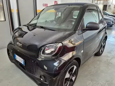 Begagnad Smart ForTwo Coupé 41 kW (56 HK) 2022 Svart Halvkombi