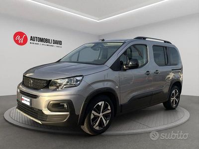 Begagnad Peugeot Rifter GT-line 131 HK (96 kW) 2022 Grå Minibuss