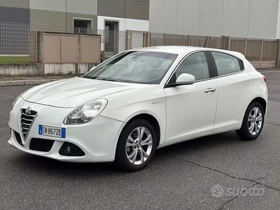 Usata Alfa Romeo Giulietta Distinctive 105 CV (77 kW) 2012 Bianco Utilitaria