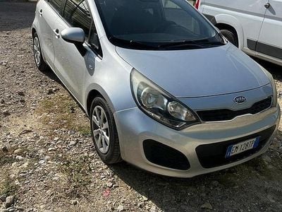 Usata Kia Rio 90 CV (66 kW) 2012 Grigio Utilitaria