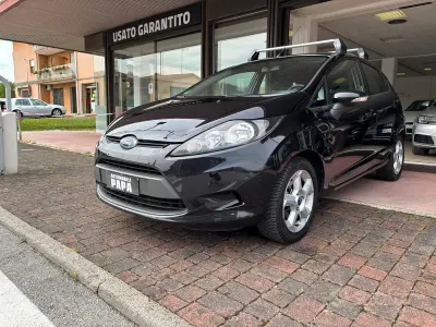 Usata Ford Fiesta 82 CV (60 kW) 2010 Nero Berlina