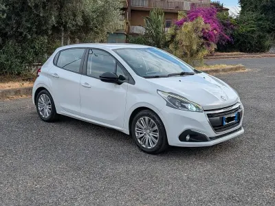 Usata Peugeot 208 75 CV (55 kW) 2017 Bianco Utilitaria