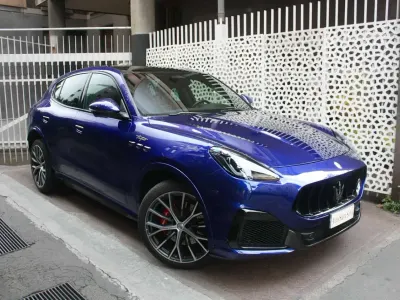 Usata Maserati Grecale 530 CV (389 kW) 2022 Blu intenso met. SUV