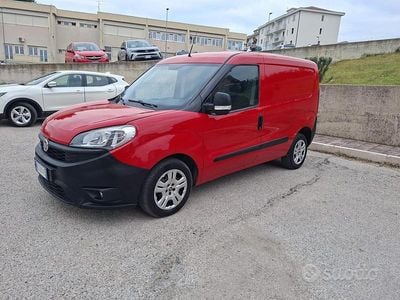 Usata Fiat Doblò 95 CV (69 kW) 2017 Rosso Monovolume