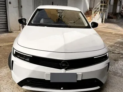 Usata Opel Astra 131 CV (96 kW) 2023 Bianco Utilitaria