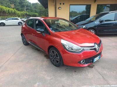 Begagnad Renault Clio IV Dynamique 90 HK (66 kW) 2012 Orange Sedan