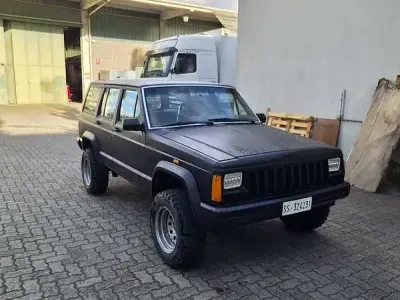 Usata Jeep Cherokee 80 CV (58 kW) 1988 SUV