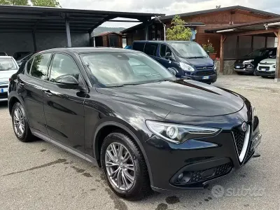 Käytetty Alfa Romeo Stelvio 179 HP (131 kW) 2017 Musta Katumaasturi