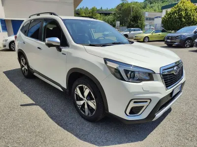 Usata Subaru Forester Premium 150 CV (110 kW) 2020 Crystal white pearl SUV