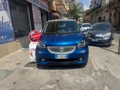 Usata Smart ForFour Prime 71 CV (52 kW) 2017 Bluazzurro Utilitaria