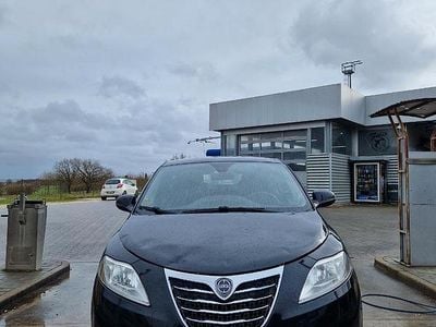 Usata Lancia Ypsilon 69 CV (50 kW) 2014 Nero Utilitaria