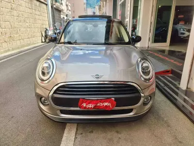 Usata Mini ONE 75 CV (55 kW) 2020 Argento Utilitaria