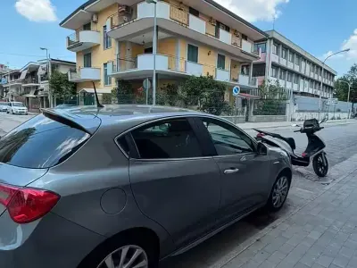 Usata Alfa Romeo Giulietta 120 CV (88 kW) 2014 Grigio Utilitaria