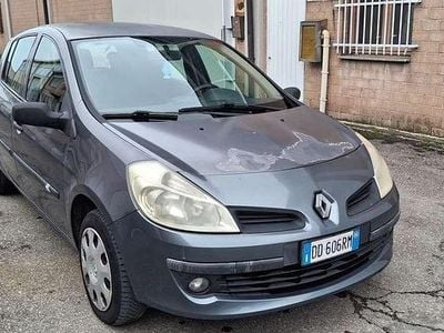 Usata Renault Clio II LE 75 CV (55 kW) 2006 Other Berlina