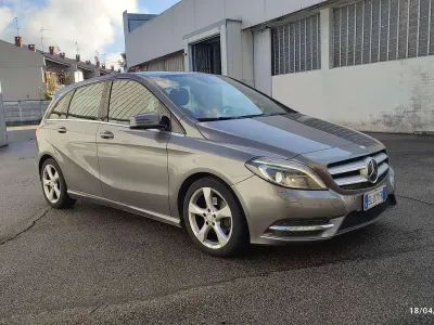 Usata Mercedes B180 Premium 109 CV (80 kW) 2012 Grigio Utilitaria