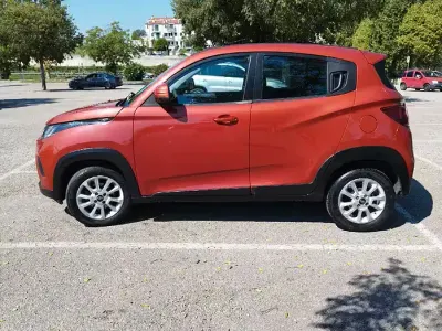 Usata Mahindra KUV100 83 CV (61 kW) 2019 Rosso SUV