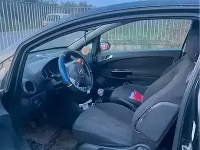 Usata Opel Corsa 58 CV (42 kW) 2009 Nero Utilitaria